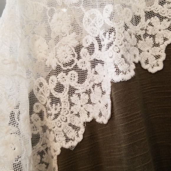 Adorable top - Picture 3 of 4